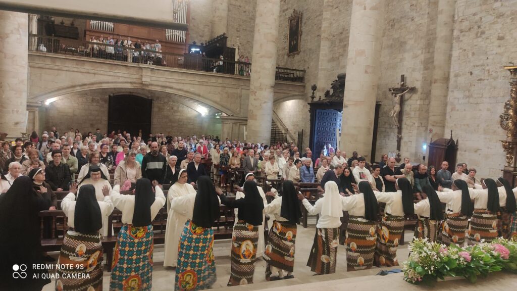 Klausurako monjen topaketa Elorrion