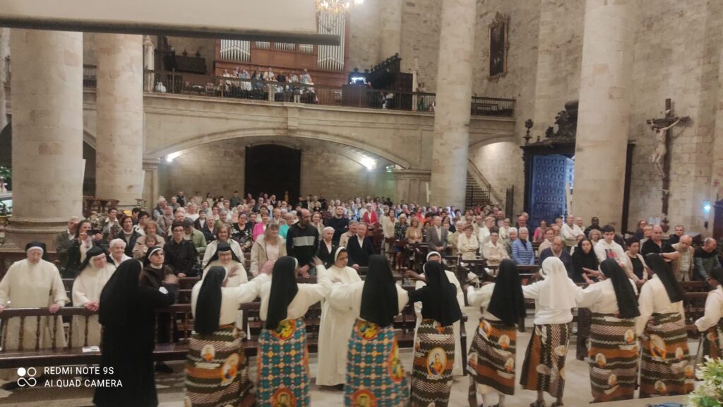 Klausurako monjen topaketa Elorrion